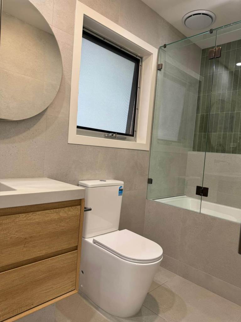 205 Bastings Ensuite Toilet