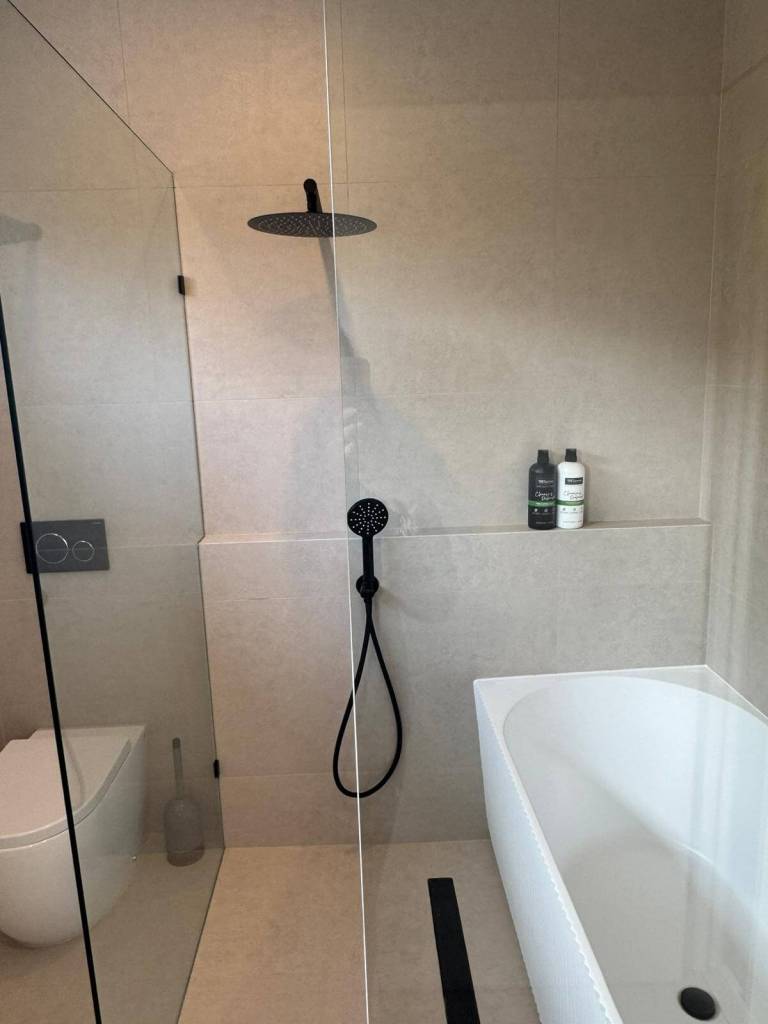 251 Mitcham Road After Main Bath Shower