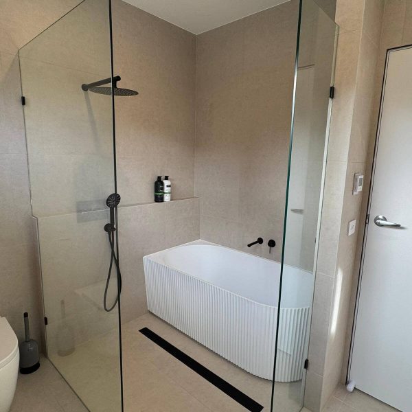251 Mitcham Road After Main Bath Tub Side
