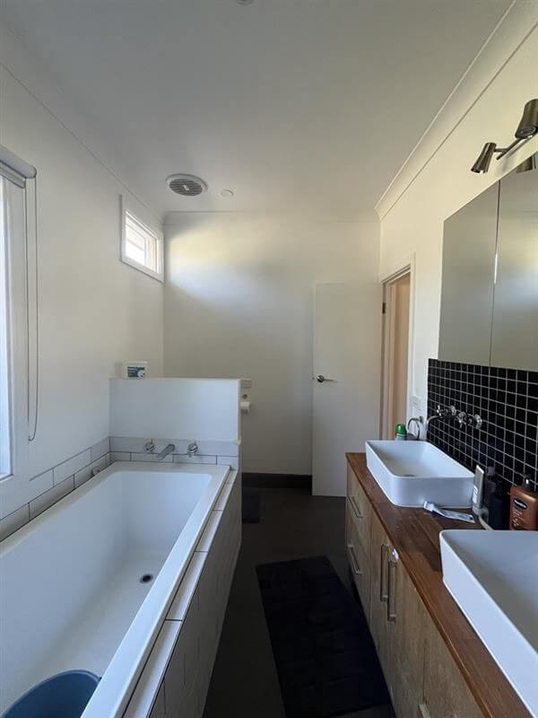 251 Mitcham Road Before Main Bath
