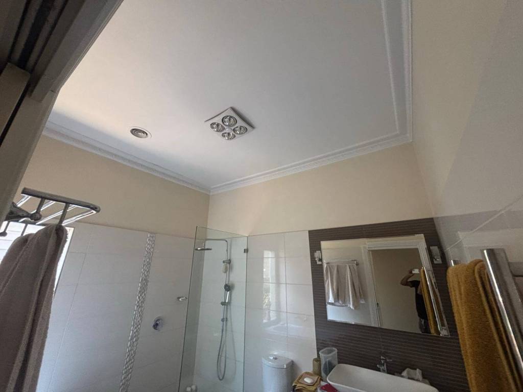 187 Bastings St Northcote before Bathroom